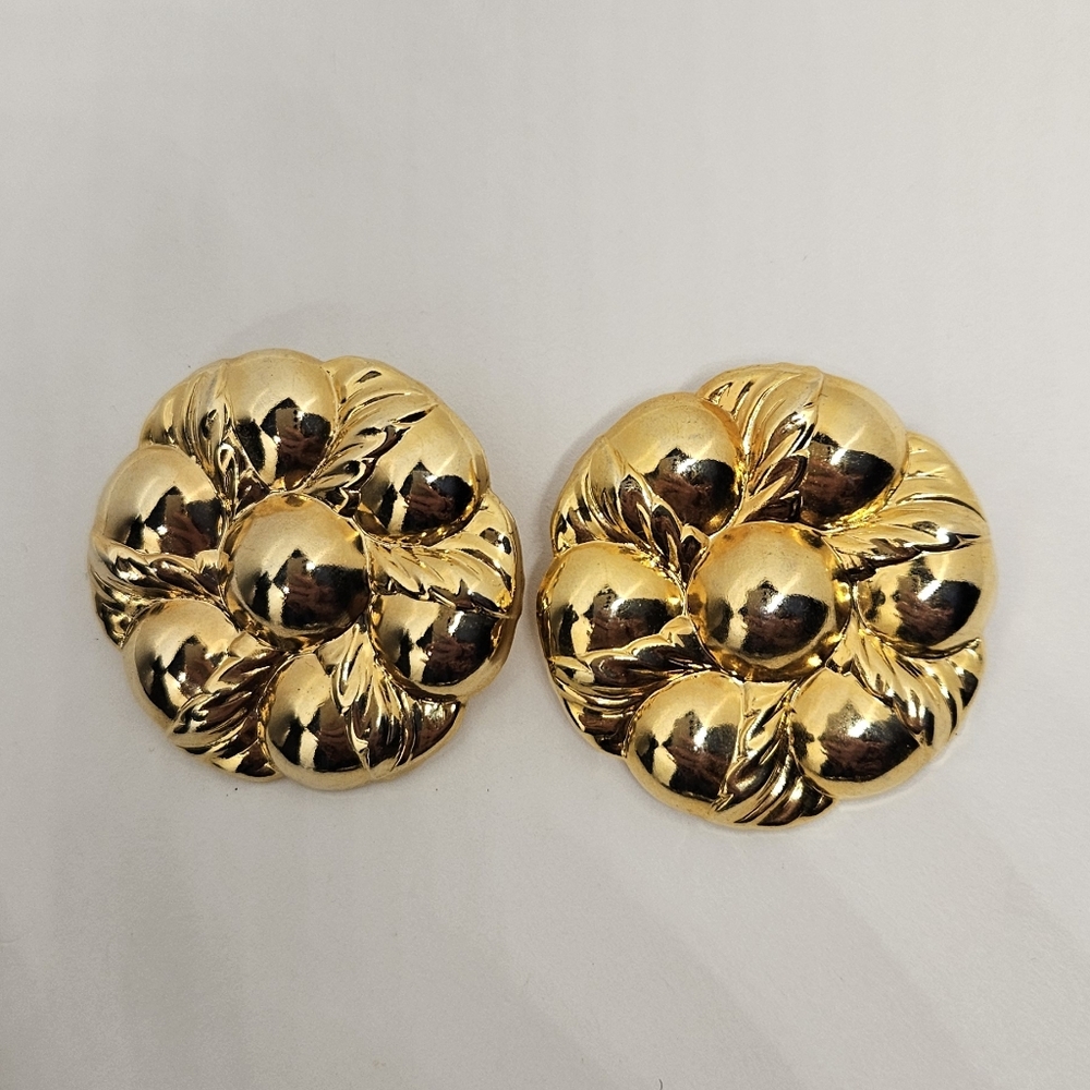 Flower Shape Earrings GOLD TONE Stud Pierced Vintage